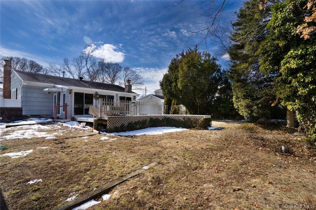 429 Mollie Boulevard, Holbrook, NY 11741