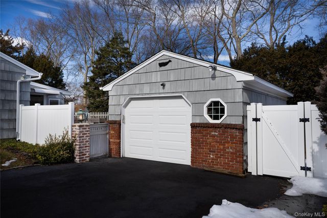 429 Mollie Boulevard, Holbrook, NY 11741