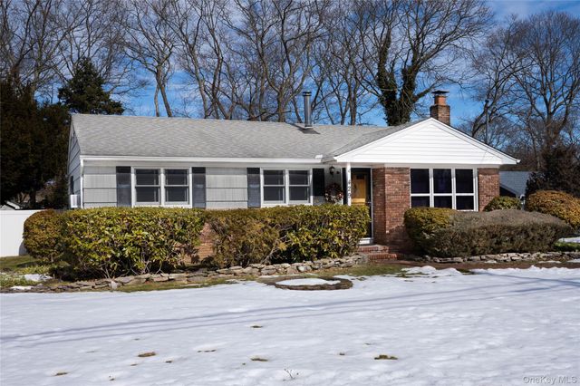 429 Mollie Boulevard, Holbrook, NY 11741