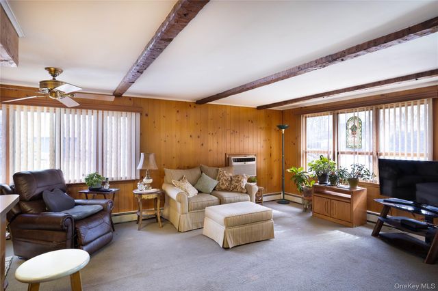 429 Mollie Boulevard, Holbrook, NY 11741