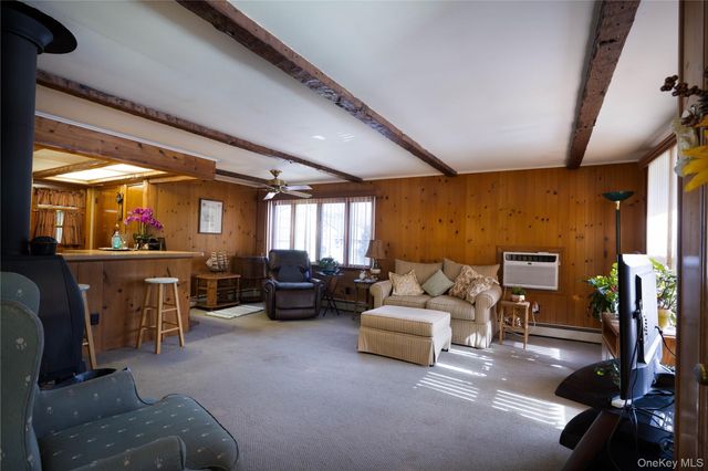 429 Mollie Boulevard, Holbrook, NY 11741