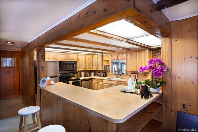 429 Mollie Boulevard, Holbrook, NY 11741