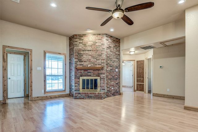 422 E Fm 6, Nevada, TX 75173
