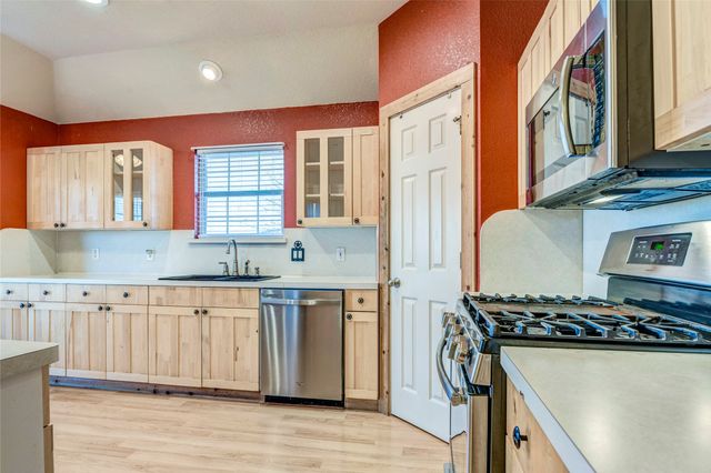 422 E Fm 6, Nevada, TX 75173