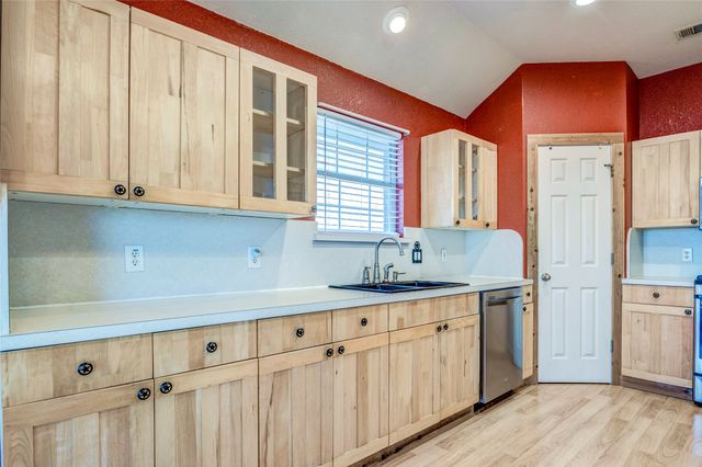 422 E Fm 6, Nevada, TX 75173