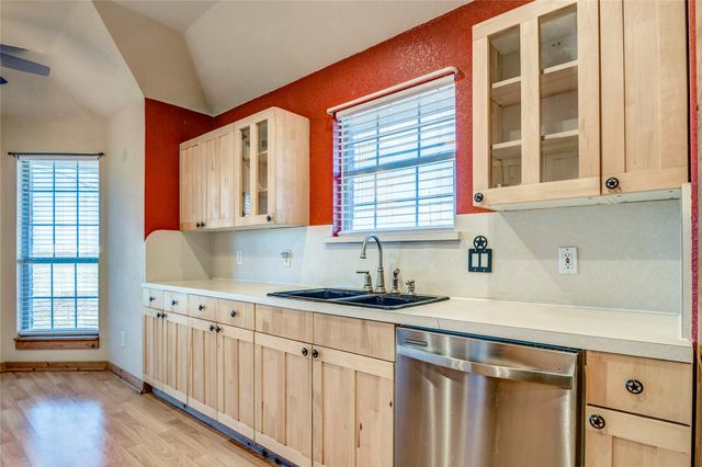 422 E Fm 6, Nevada, TX 75173
