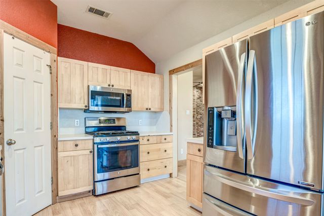 422 E Fm 6, Nevada, TX 75173