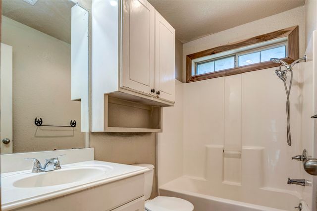 422 E Fm 6, Nevada, TX 75173