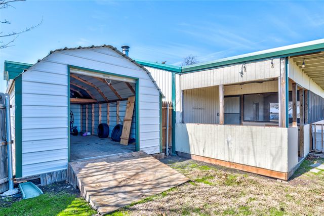 422 E Fm 6, Nevada, TX 75173