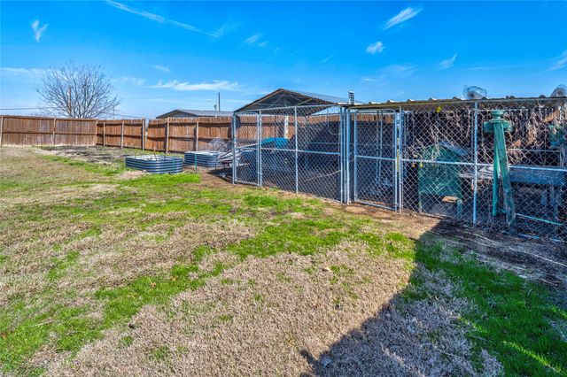 422 E Fm 6, Nevada, TX 75173
