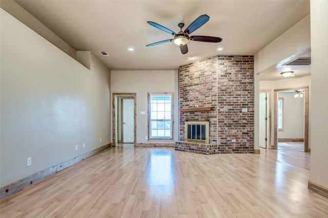 422 E Fm 6, Nevada, TX 75173
