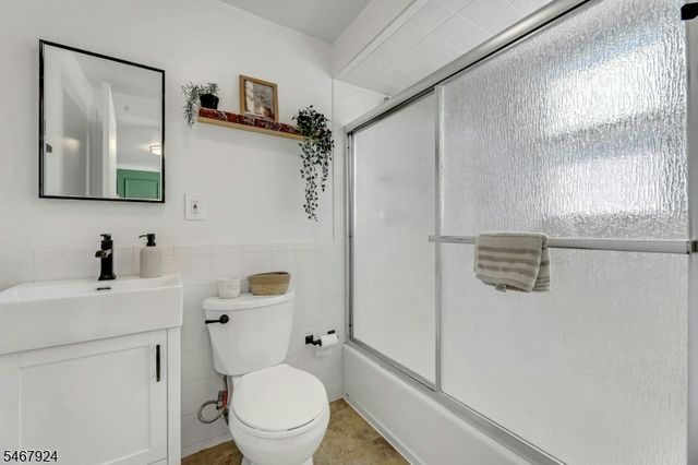 33 Van Buren Ave, Westwood Boro, NJ 07675