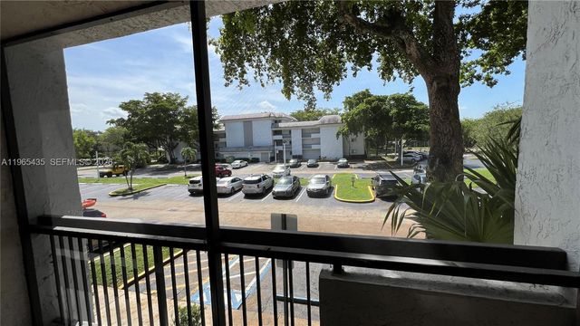 711 N Pine Island Road 211, Plantation, FL 33324