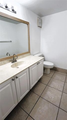 711 N Pine Island Road 211, Plantation, FL 33324