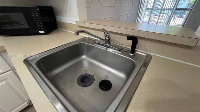 711 N Pine Island Road 211, Plantation, FL 33324
