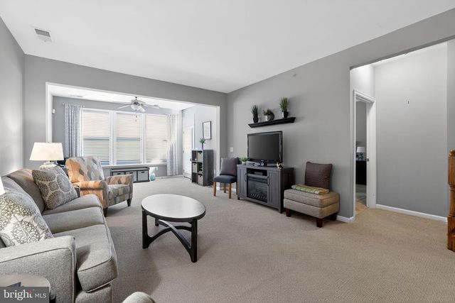 1001 ARBOUR LN, Quakertown, PA 18951