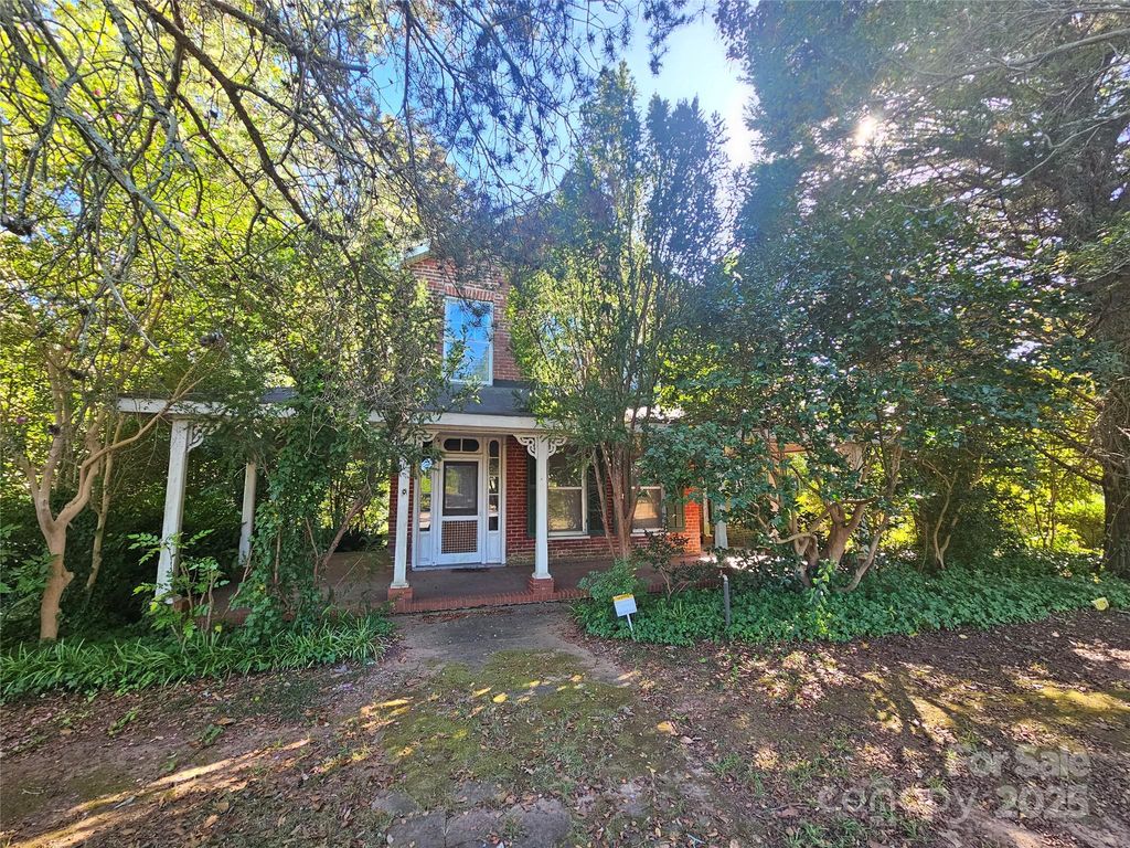 711 Chesterfield Avenue, Lancaster, SC 29720