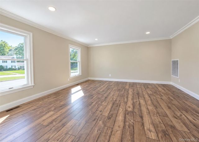 19 Victoria Lane, Manorville, NY 11949