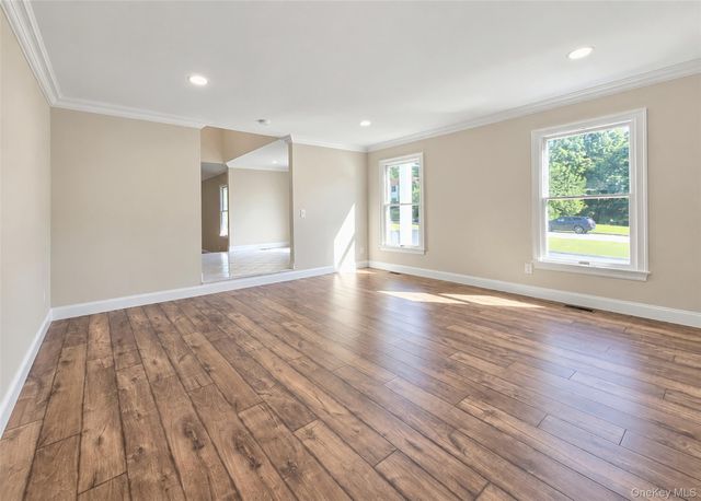 19 Victoria Lane, Manorville, NY 11949