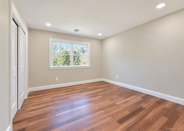 19 Victoria Lane, Manorville, NY 11949