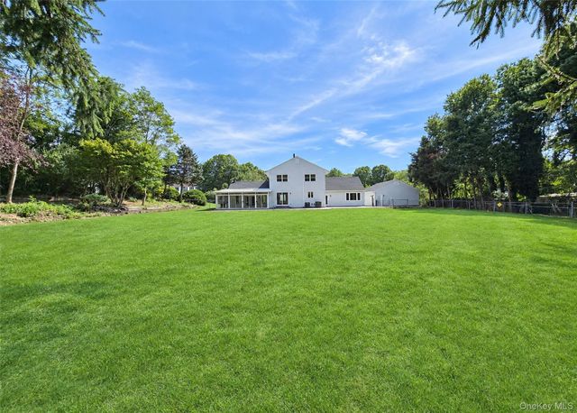 19 Victoria Lane, Manorville, NY 11949
