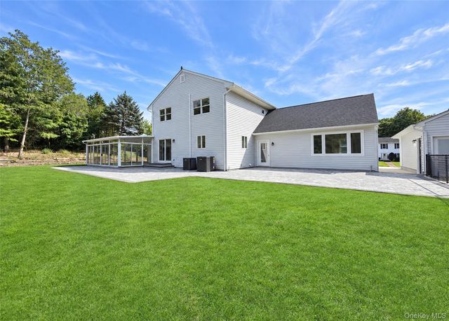 19 Victoria Lane, Manorville, NY 11949