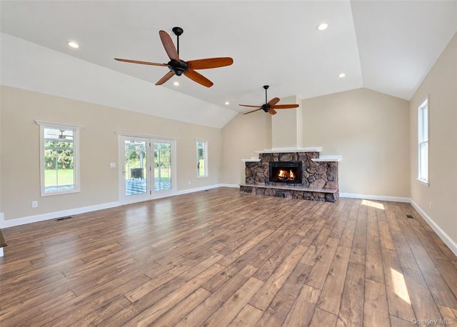 19 Victoria Lane, Manorville, NY 11949