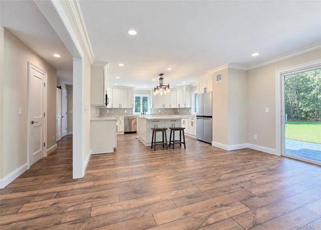 19 Victoria Lane, Manorville, NY 11949