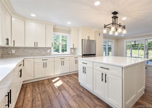 19 Victoria Lane, Manorville, NY 11949