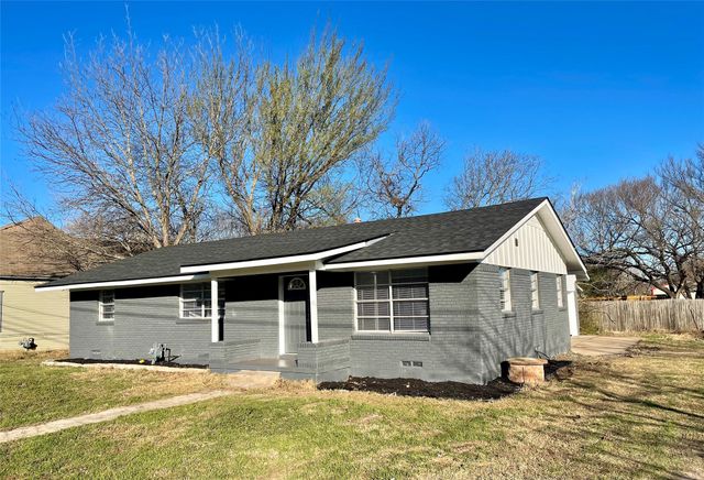 309 E Travis Street, Italy, TX 76651