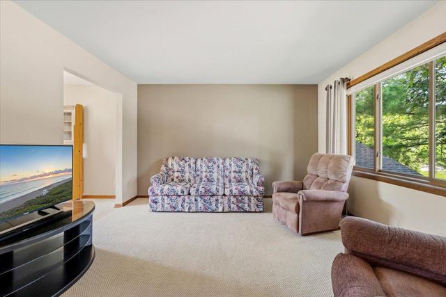 907 California Avenue W, Saint Paul, MN 55117