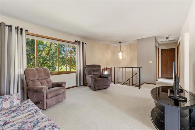 907 California Avenue W, Saint Paul, MN 55117
