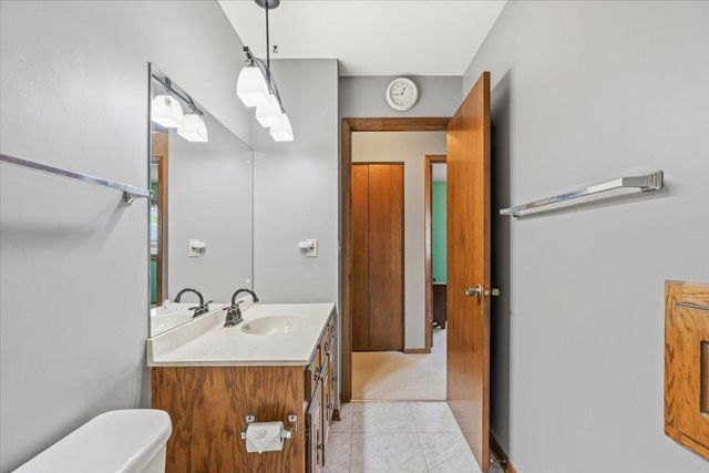 907 California Avenue W, Saint Paul, MN 55117