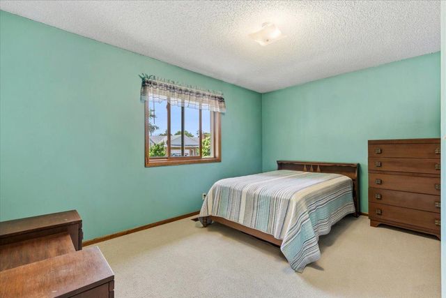 907 California Avenue W, Saint Paul, MN 55117