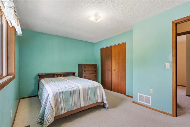 907 California Avenue W, Saint Paul, MN 55117