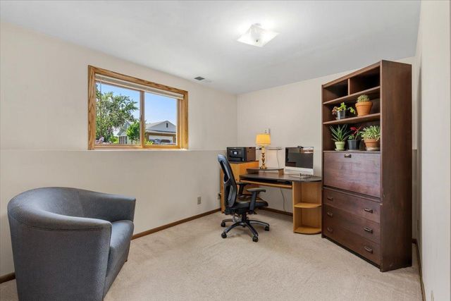 907 California Avenue W, Saint Paul, MN 55117