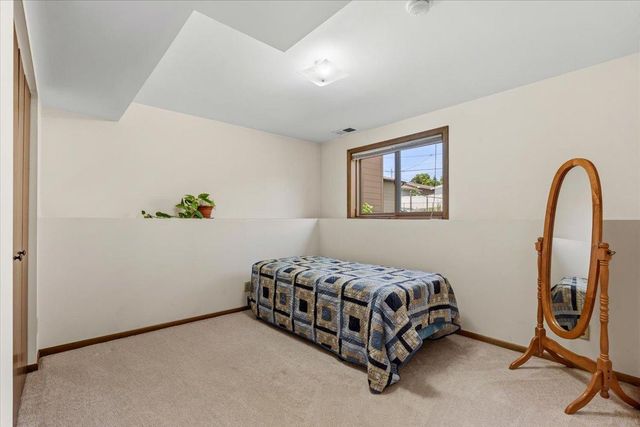 907 California Avenue W, Saint Paul, MN 55117