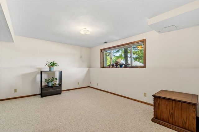 907 California Avenue W, Saint Paul, MN 55117