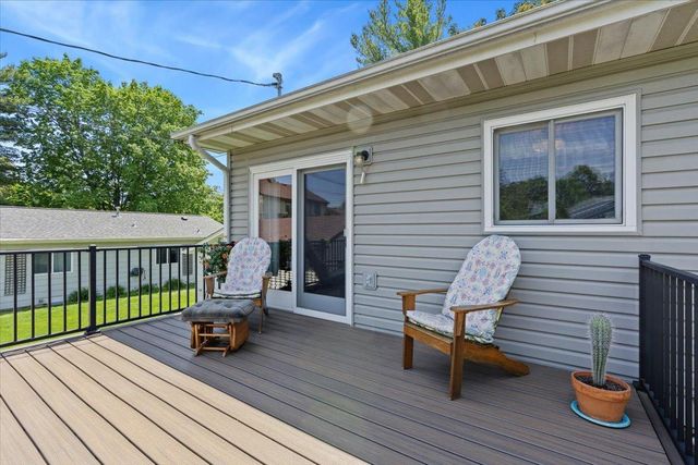 907 California Avenue W, Saint Paul, MN 55117