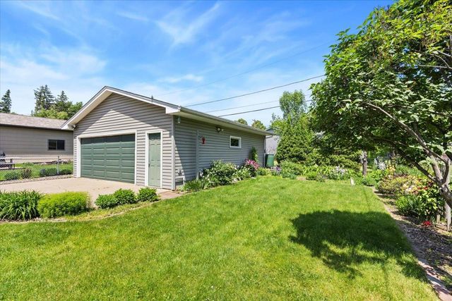 907 California Avenue W, Saint Paul, MN 55117