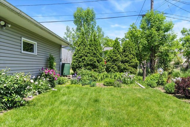 907 California Avenue W, Saint Paul, MN 55117