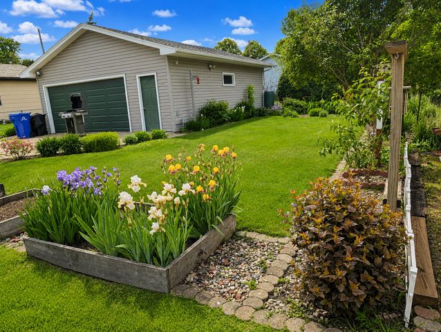 907 California Avenue W, Saint Paul, MN 55117