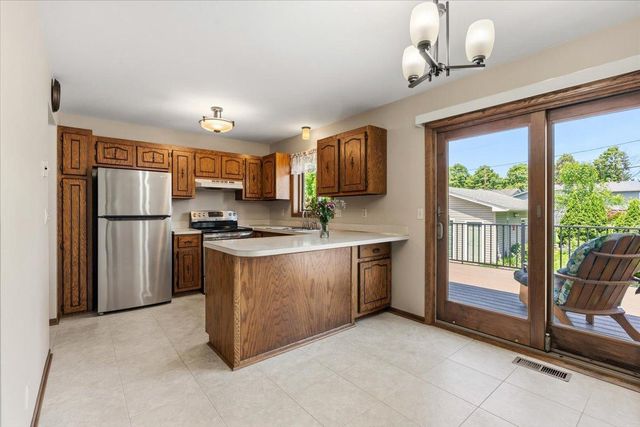 907 California Avenue W, Saint Paul, MN 55117