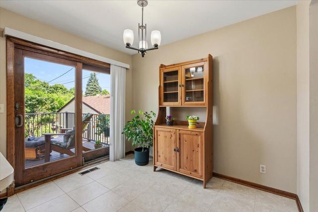 907 California Avenue W, Saint Paul, MN 55117