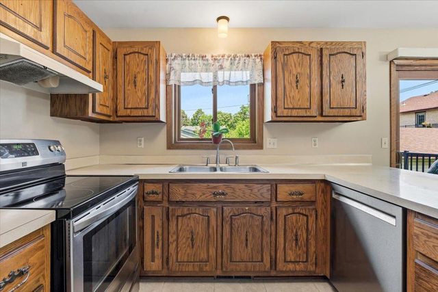 907 California Avenue W, Saint Paul, MN 55117