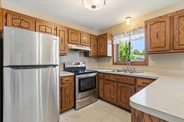 907 California Avenue W, Saint Paul, MN 55117