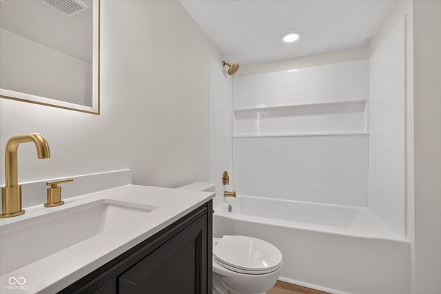 8520 Canterbury E A, Indianapolis, IN 46260