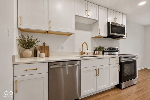 8520 Canterbury E A, Indianapolis, IN 46260