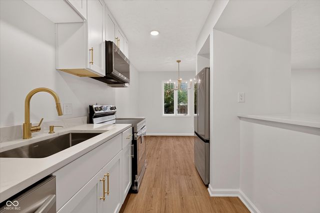8520 Canterbury E A, Indianapolis, IN 46260