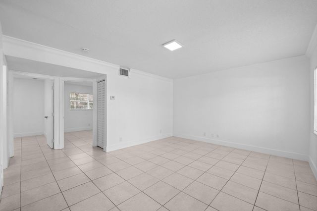 110 SE 2nd Street 103, Hallandale Beach, FL 33009